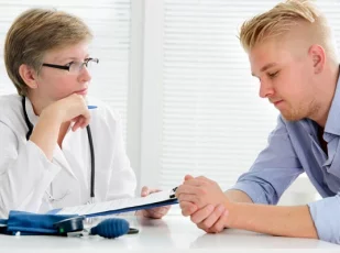 мужчина у врача